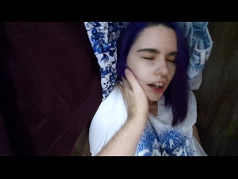 ❤️ Ri arabinrin mi ninu kọlọfin ati ṣe iranlọwọ fun u pẹlu ️ Fidio furo